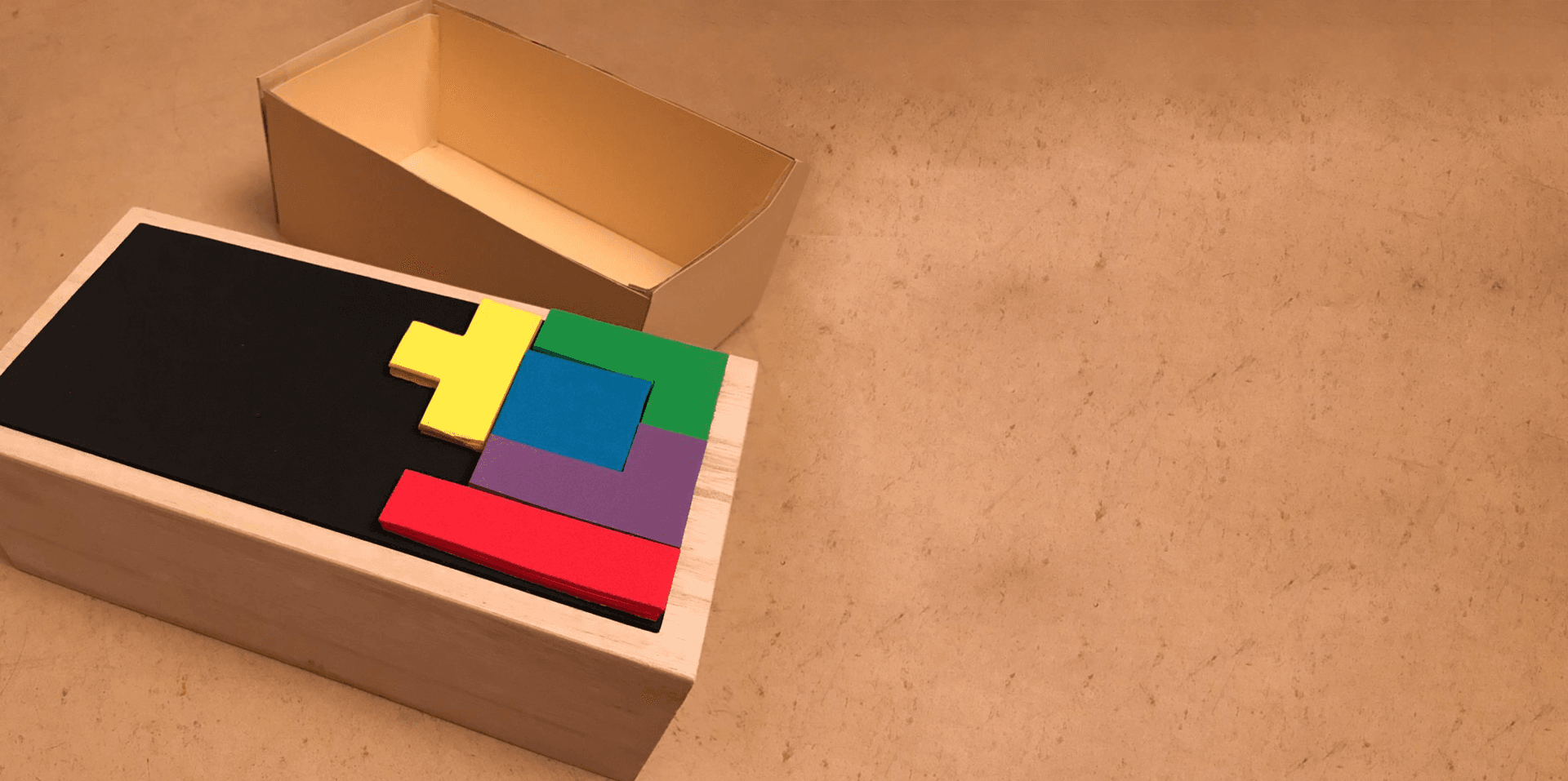 The Rhino 6 3D model alongside the physical DIY prototype box
